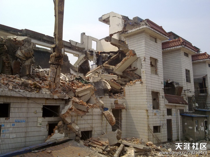 杭州三堡野蛮拆迁老百姓一家五口差点活埋在家