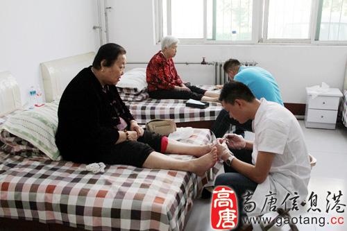 高唐县鱼丘湖街道:为老人免费修脚受称赞 - 高