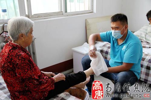 高唐县鱼丘湖街道:为老人免费修脚受称赞 - 高