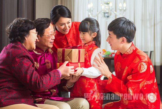 给长辈的过年送礼必备佳品 表达自己的感恩之情