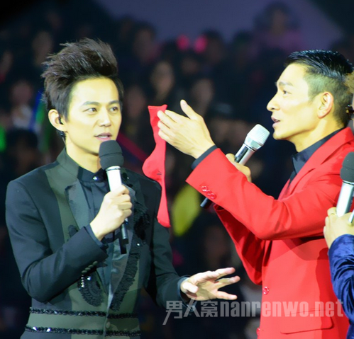 刘德华出场费天价吓跑演出商 刘德华跨年晚会