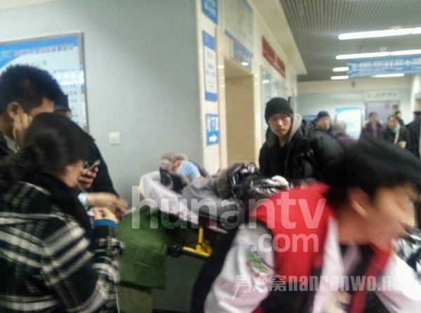 黄晓明受伤脚将截肢?女友Angelababy震惊后不