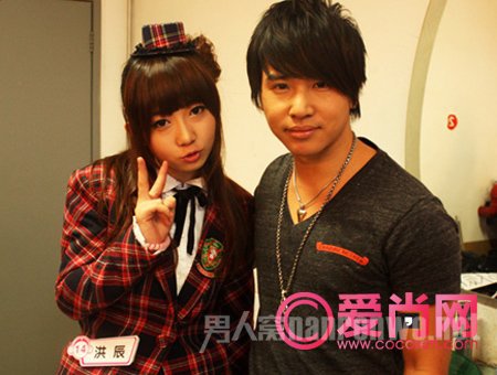 洪辰陪欧弟睡的照片曝光 洪辰靠陪欧弟睡觉进