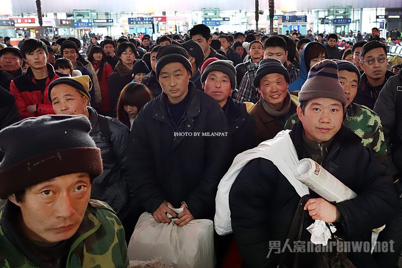 回顾春运首日情况 各大车站经历一场人口迁徙