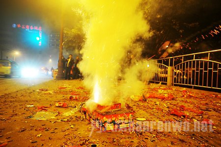 2016年燃放烟花爆竹的危害 烟花虽美健康更为