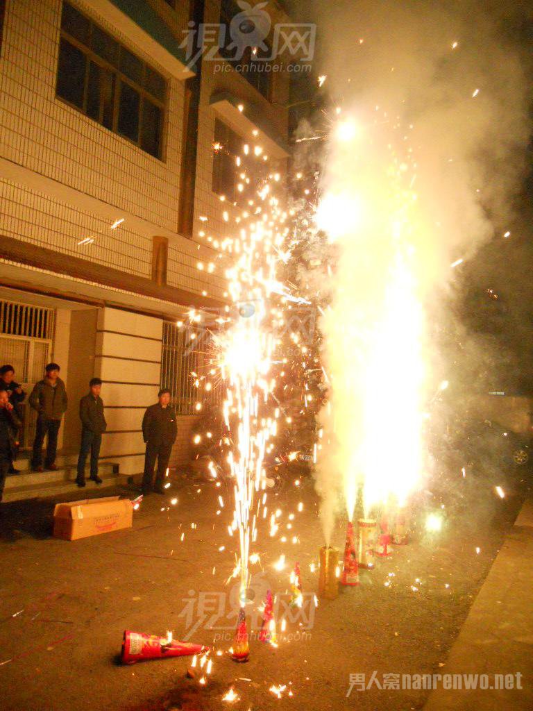 燃放烟花爆竹要选在空旷的地方的原因