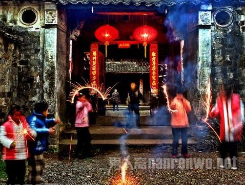 2016年春节放鞭炮需节制 环保过年人人有责 -