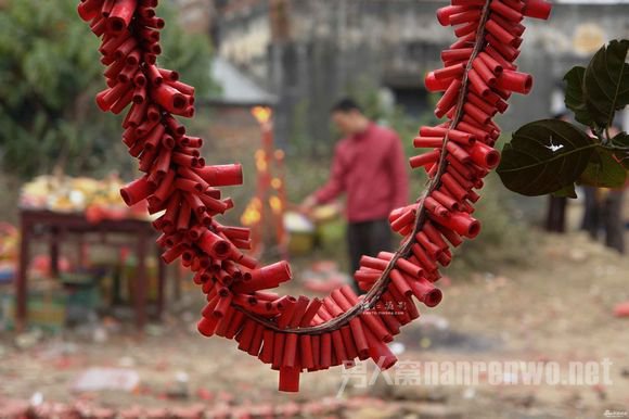 2016年春节放鞭炮需节制 环保过年人人有责 -