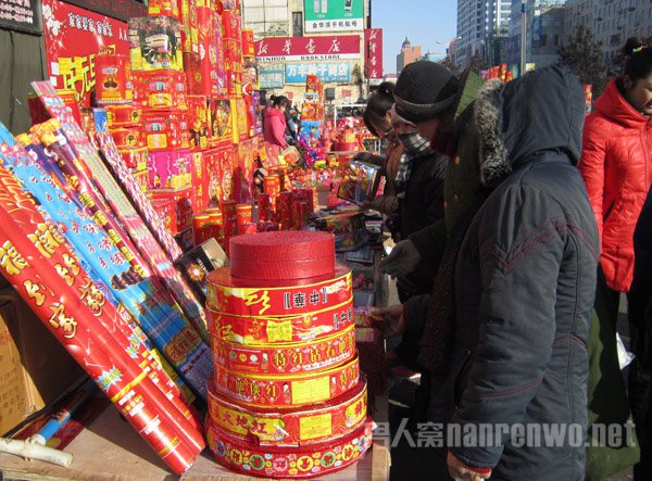 烟花爆竹安全常识要牢记:烟花爆竹产品在室外