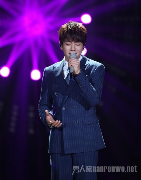 韩国歌手黄致列意外走红 成《我是歌手4》当红