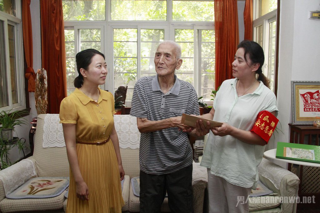 春晚抗战将军张玉华个人资料简介 年轻时候照