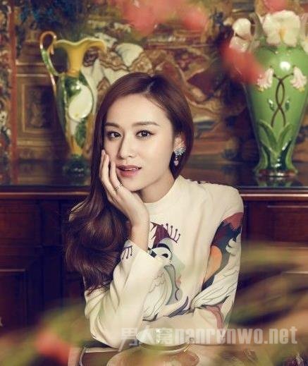 叶一茜家庭背景超土豪 拥有数十套房产