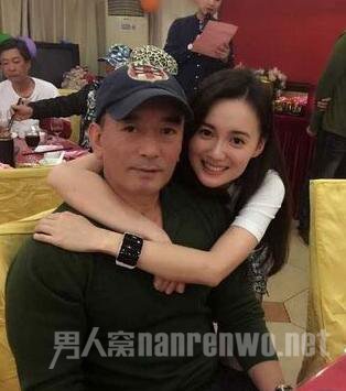 江铠同家庭背景是富二代 为争张翰当众掌掴郑