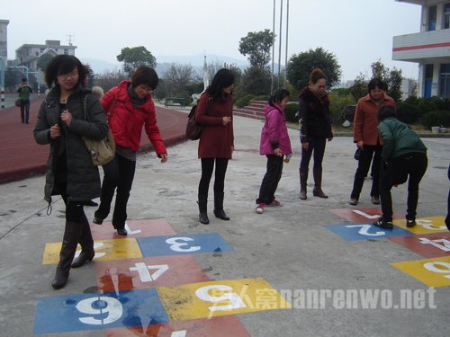 2016年小学庆三八活动方案 培养学生的感恩之