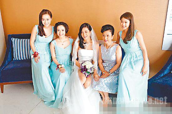 宅男女神钟嘉欣秒嫁老外 新郎系圈外人 - 高唐