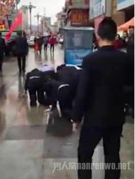 未完成销售业绩 企业激励10多名员工当街下