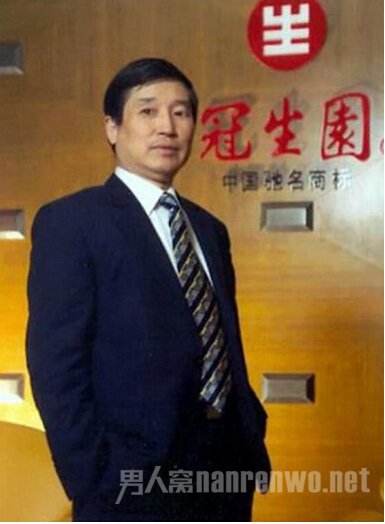 河南景区猴子石块砸死大白兔董事长 猴子:怪我