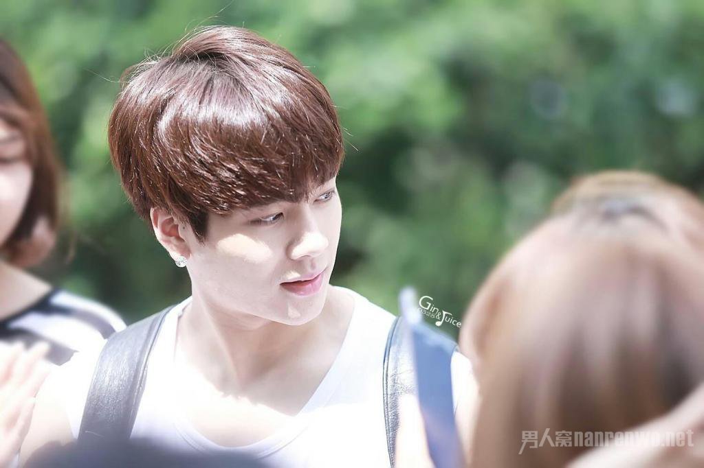 got7王嘉尔解约系传闻 王嘉尔自曝与组成成员