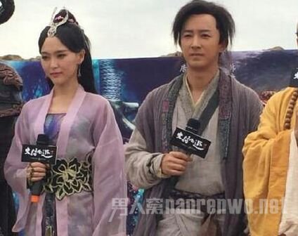 唐嫣穿薄纱裙现身膝盖药贴引关注 唐嫣体重惊