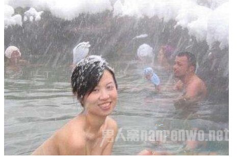 震惊!日本父亲节变态习俗 父女共浴一丝不挂看