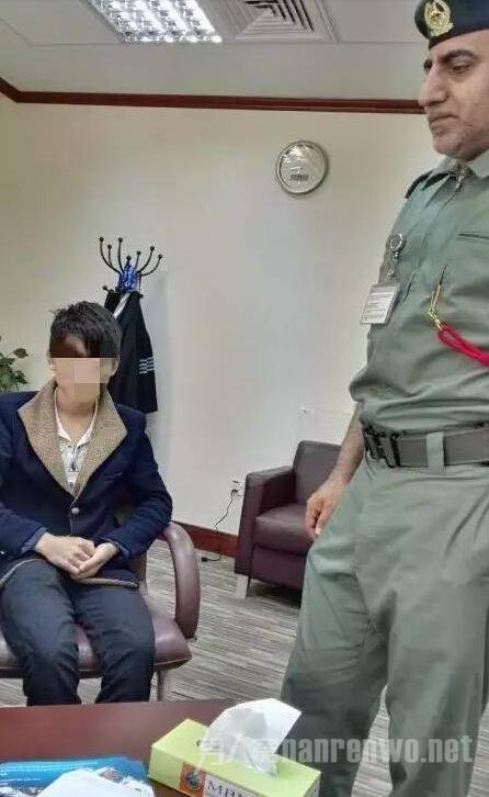 16岁少年听说迪拜乞丐一月赚47万 潜入飞机货